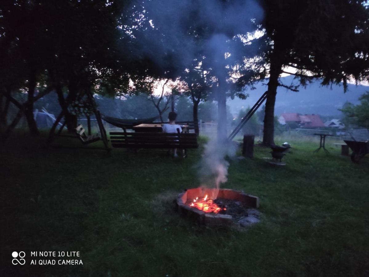 Gromadzyniowka-Pod Czarnym Kogutem Appartement Ustrzyki Dolne Buitenkant foto